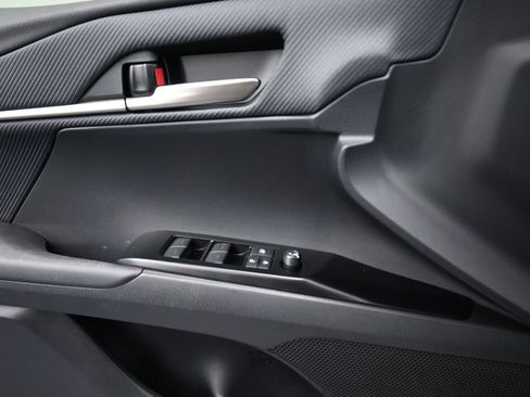 Used 2025 Toyota Camry SE image 12