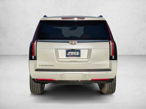 Used 2017 Cadillac Escalade Platinum image 4