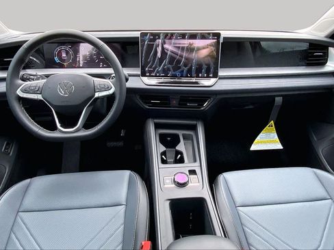 New 2026 Volkswagen Tiguan SE FWD image 5