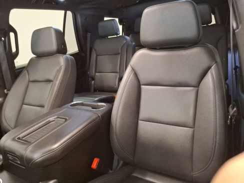 Used 2022 Chevrolet Tahoe Z71 w/ Luxury Package AWD/4WD image 19