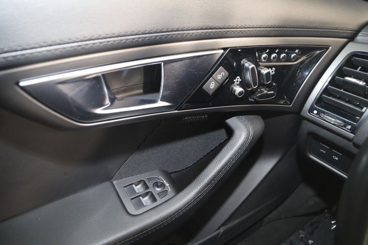 Used 2017 Jaguar F-TYPE Convertible RWD image 37