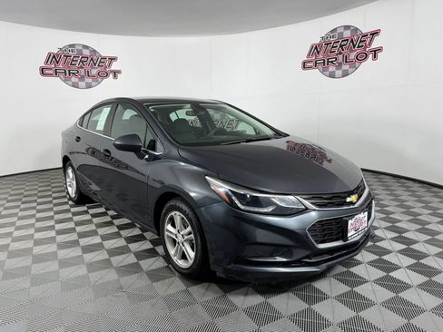 Used 2017 Chevrolet Cruze LT FWD image 9