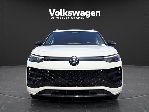 Certified 2025 Volkswagen Tiguan SE R-Line AWD/4WD image 3