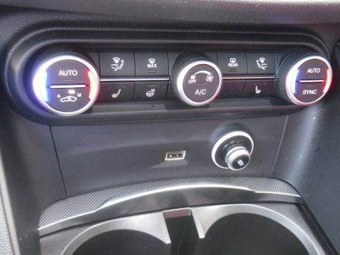 Used 2024 Alfa Romeo Stelvio Veloce image 34