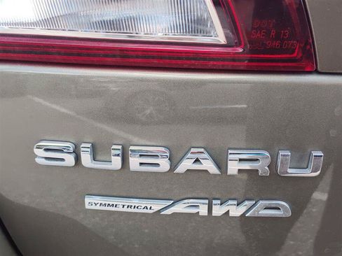 Used 2019 Subaru Outback 3.6R Limited AWD/4WD image 5