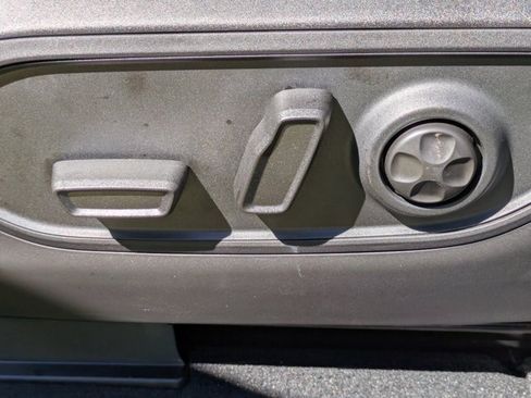 New 2025 Jeep Grand Cherokee Altitude image 18