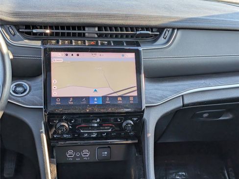 Used 2022 Jeep Grand Cherokee L Limited image 18