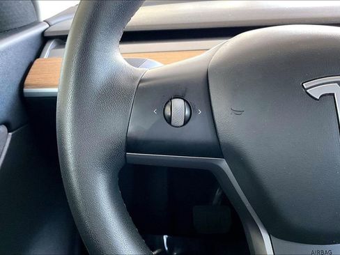 Used 2021 Tesla Model Y Long Range image 11