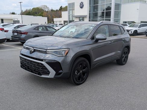 Used 2025 Volkswagen Taos SEL image 7