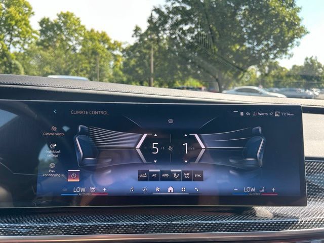 Used 2023 BMW i7 xDrive60 AWD/4WD image 19