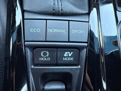 Used 2025 Toyota Camry XSE FWD image 26