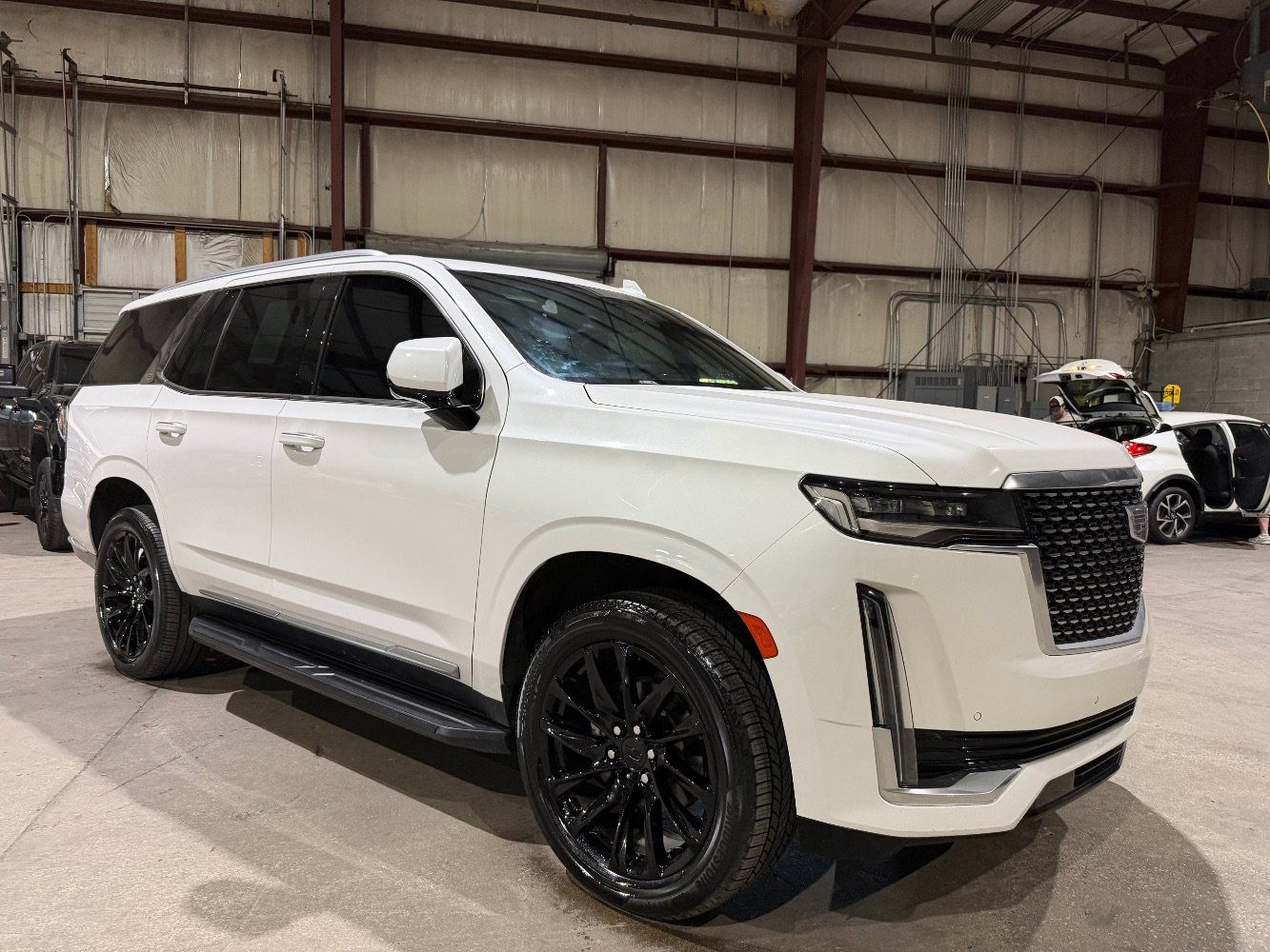 Used 2022 Cadillac Escalade Luxury AWD/4WD image 2