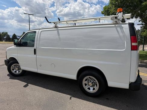 Used 2012 Chevrolet Express 1500 RWD image 2