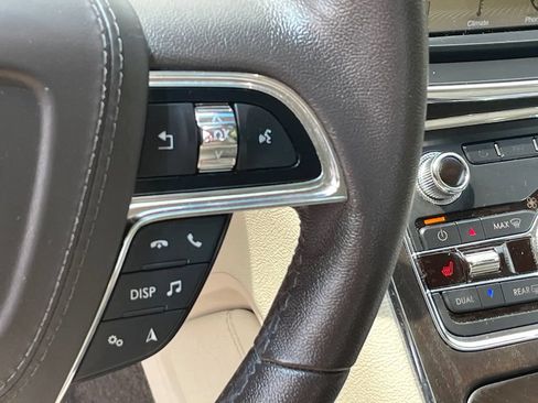 Used 2017 Lincoln Continental Premiere AWD/4WD image 24