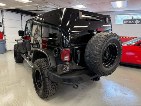 Used 2015 Jeep Wrangler Unlimited Sahara w/ Dual Top Group AWD/4WD image 4