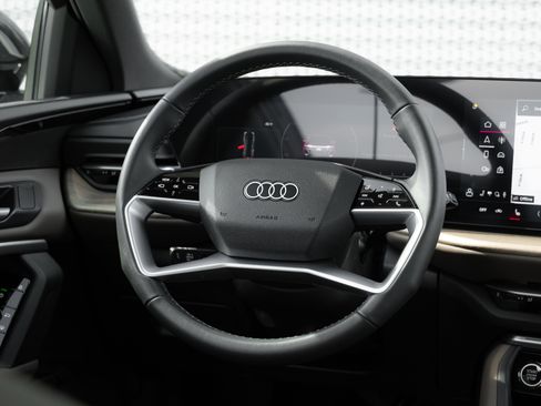 Certified 2025 Audi Q5 Premium w/ Convenience Package image 9