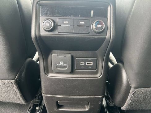 Used 2023 GMC Acadia SLT FWD image 38
