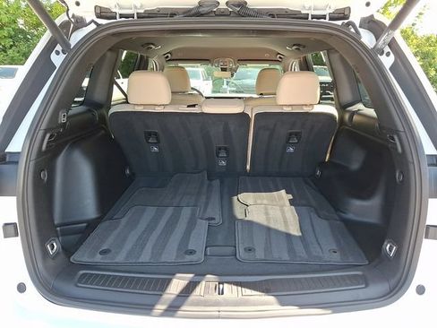 Used 2025 Jeep Grand Cherokee Limited AWD/4WD image 30