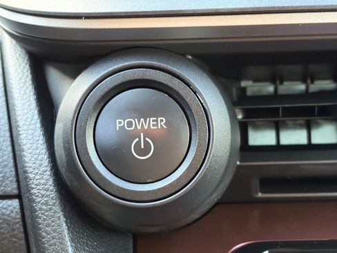 Used 2025 Toyota Prius Plug-In Hybrid FWD image 24