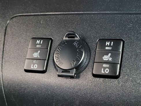 Used 2015 Toyota Prius Prime Advanced image 16