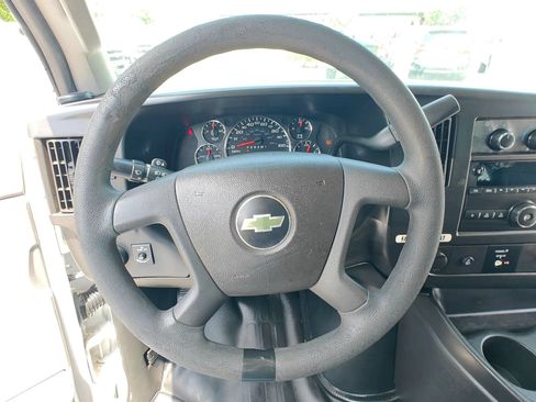 Used 2017 Chevrolet Express 2500 RWD image 18