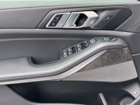 Used 2025 BMW X5 xDrive50e image 12