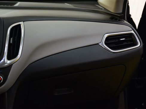 Used 2020 Chevrolet Equinox LT image 16