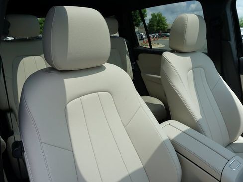 Used 2025 Mercedes-Benz GLB 250 image 69