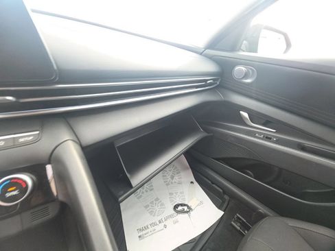 Used 2024 Hyundai Elantra SEL FWD image 21