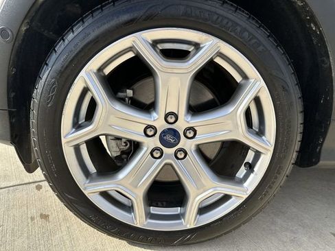 Used 2019 Ford Escape Titanium image 21