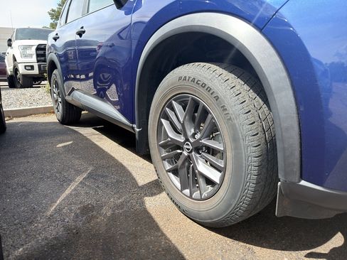 Used 2023 Nissan Rogue S image 4