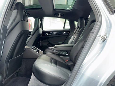 Used 2018 Porsche Panamera RWD image 12
