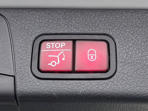 Certified 2022 Mercedes-Benz GLB 250 4MATIC image 32