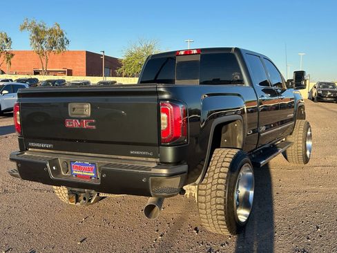 Used 2019 GMC Sierra 2500 Denali w/ Duramax Plus Package image 4