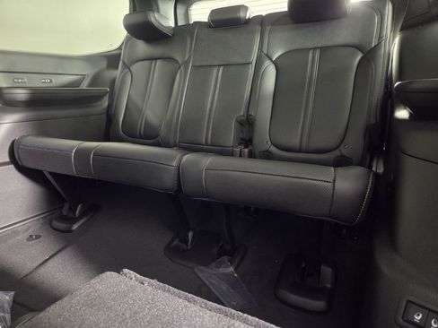 New 2026 Jeep Grand Wagoneer Limited AWD/4WD image 15