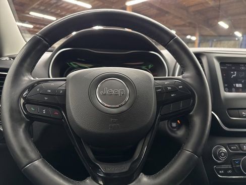 Used 2021 Jeep Cherokee Latitude Plus image 18