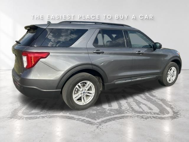 Used 2023 Ford Explorer XLT AWD/4WD image 12