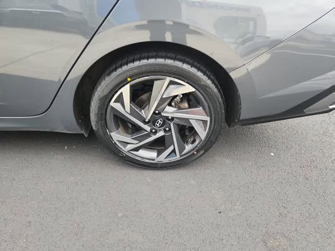 Used 2024 Hyundai Elantra SEL w/ Convenience Package image 11