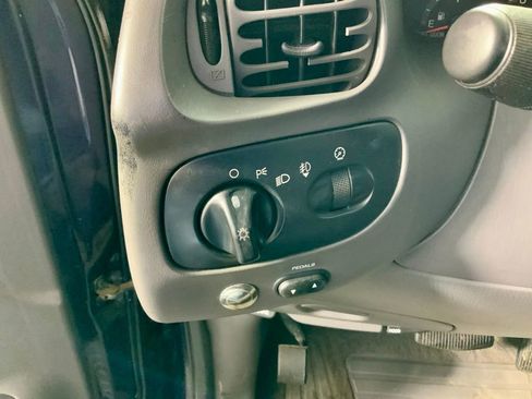 Used 2001 Ford F150 XLT image 16