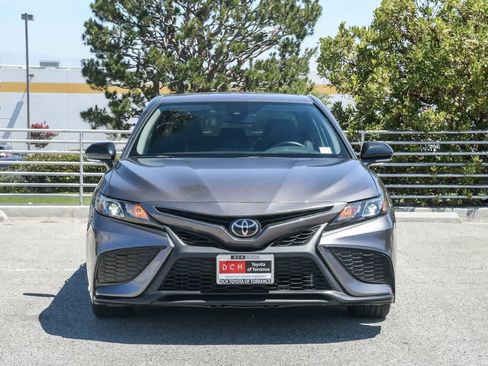 Used 2022 Toyota Camry SE w/ Carpet Mat Package (TMS) FWD image 2