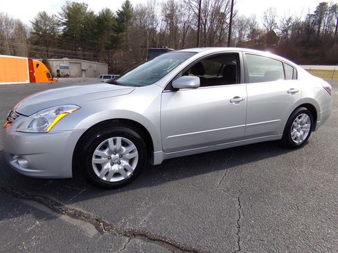 Used 2010 Nissan Altima 2.5 S image 1