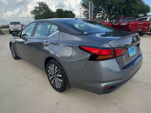 Used 2025 Nissan Altima 2.5 SV FWD image 6