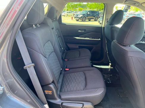 Used 2022 Nissan Pathfinder SV AWD/4WD image 7