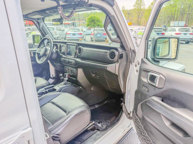 Used 2019 Jeep Wrangler Unlimited Sahara AWD/4WD image 14