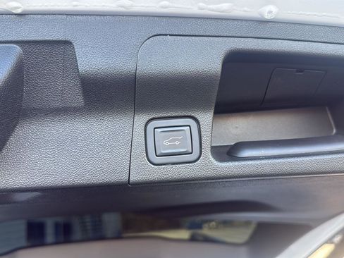 Used 2023 GMC Acadia AT4 w/ Preferred Package image 12