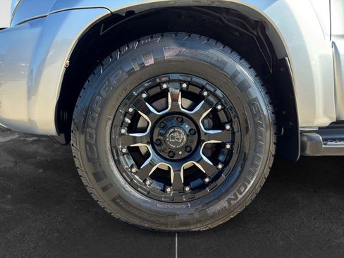 Used 2008 Toyota 4Runner SR5 AWD/4WD image 9