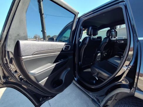 Used 2019 Jeep Grand Cherokee Laredo w/ Laredo X Package image 33