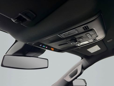 Used 2023 Chevrolet Suburban Premier image 24