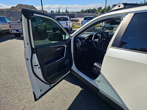Used 2021 Toyota RAV4 Limited AWD/4WD image 21