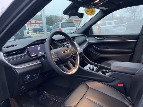 Used 2025 Jeep Grand Cherokee L Limited image 6